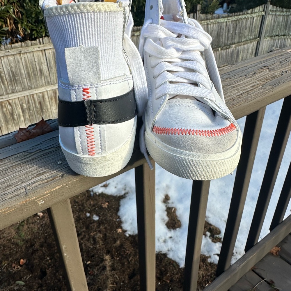 Nike Men's Blazer Mid 77 Jumbo sneakers, size 8. - Picture 3 of 5